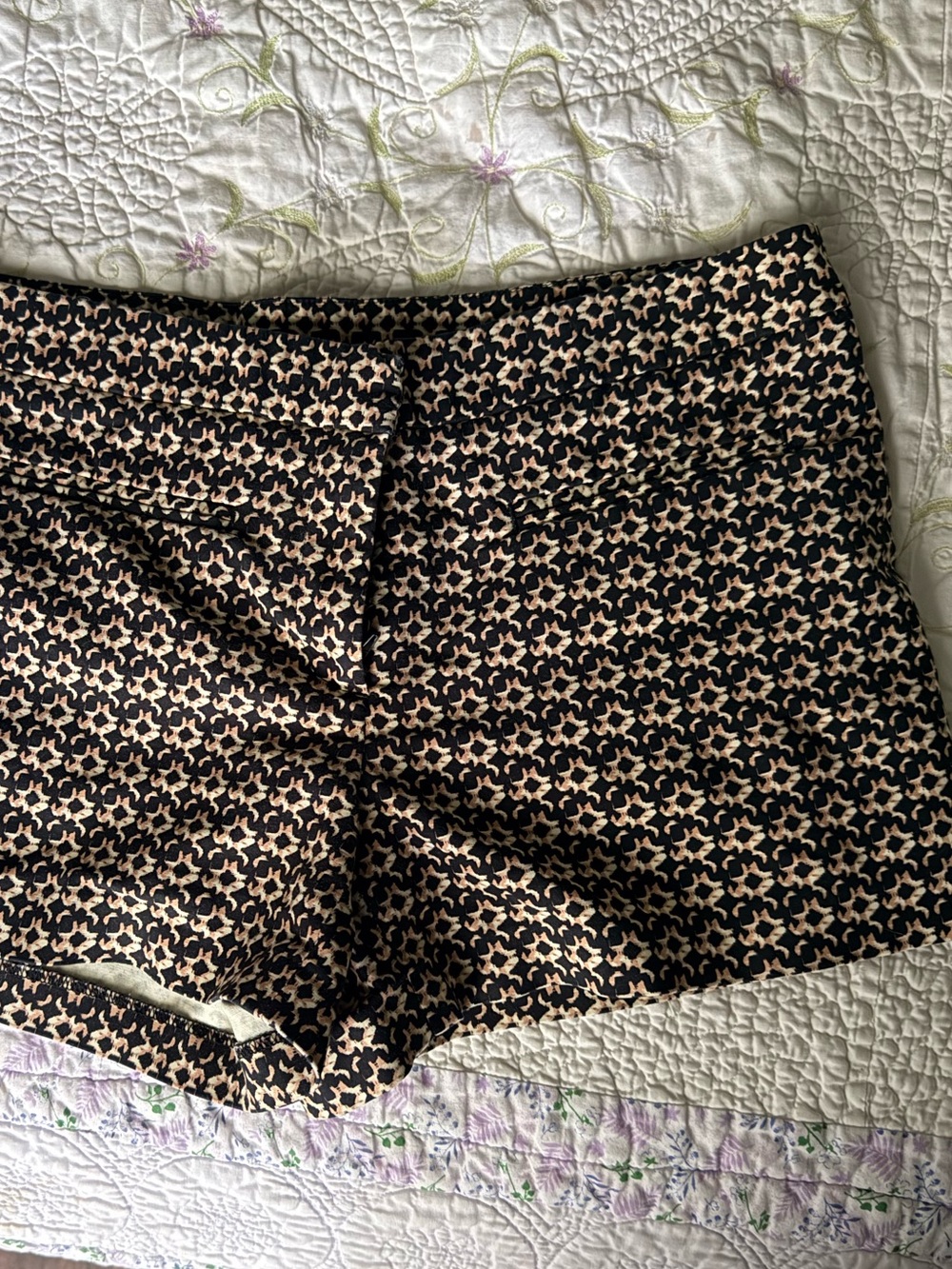 Beautiful Cynthia Rowley shorts that aren’t short shorts, perfect length! Sz 8
